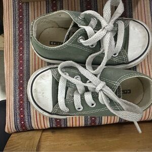 Converse Low Top Infant size 6 Sage